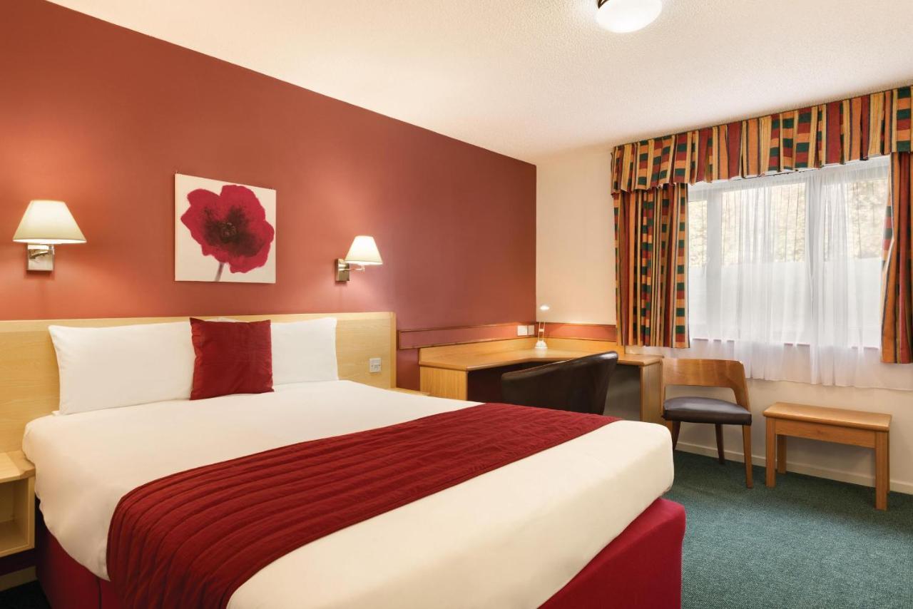 Days Inn Hotel Bradford - Leeds Brighouse Εξωτερικό φωτογραφία