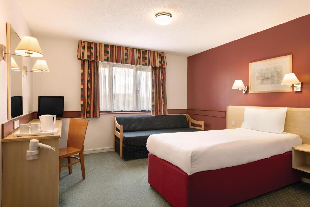Days Inn Hotel Bradford - Leeds Brighouse Εξωτερικό φωτογραφία