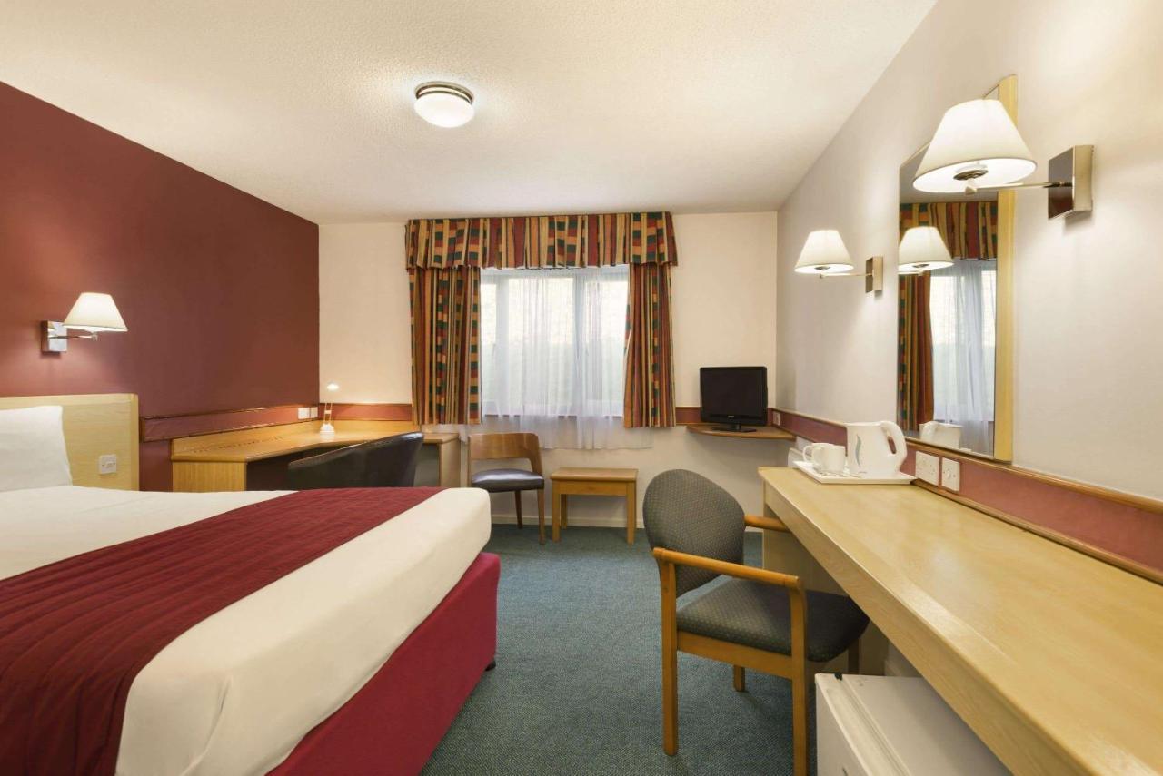 Days Inn Hotel Bradford - Leeds Brighouse Εξωτερικό φωτογραφία