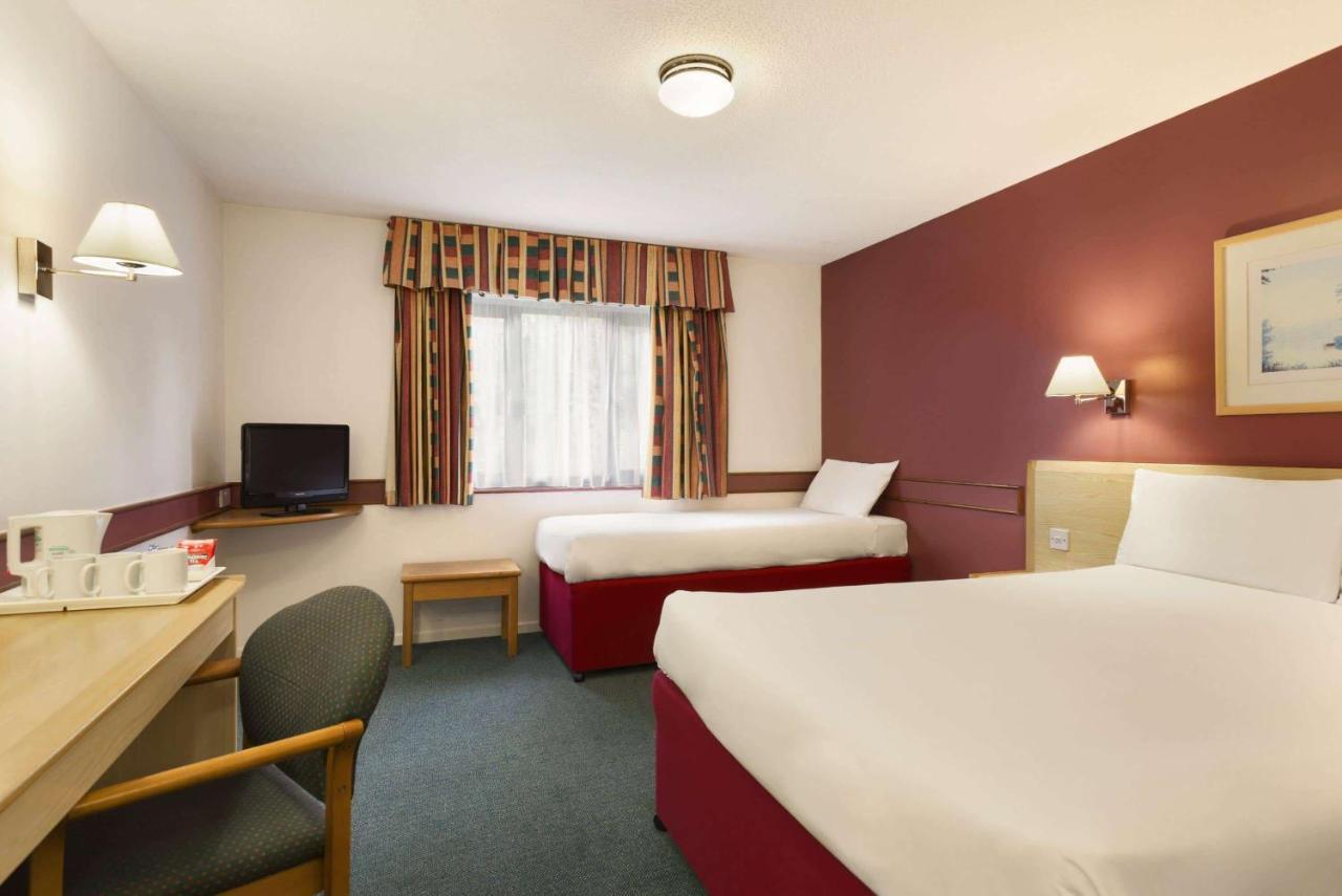 Days Inn Hotel Bradford - Leeds Brighouse Εξωτερικό φωτογραφία