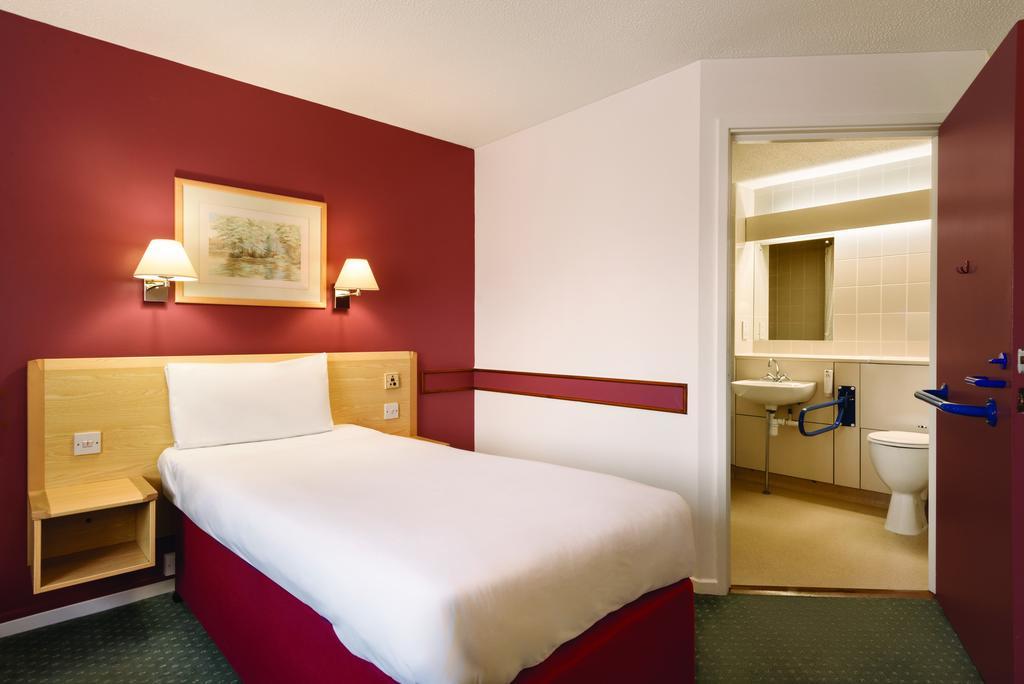 Days Inn Hotel Bradford - Leeds Brighouse Δωμάτιο φωτογραφία