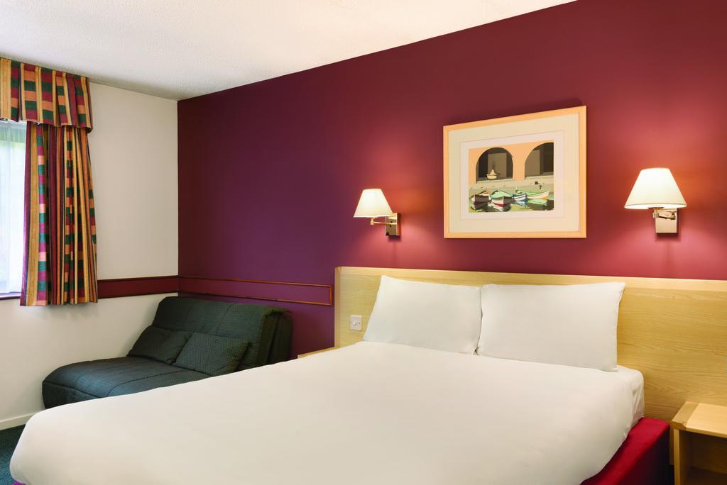Days Inn Hotel Bradford - Leeds Brighouse Δωμάτιο φωτογραφία