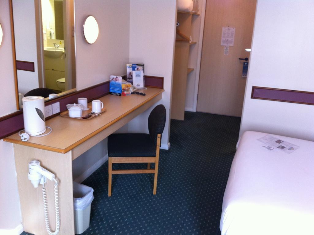 Days Inn Hotel Bradford - Leeds Brighouse Δωμάτιο φωτογραφία